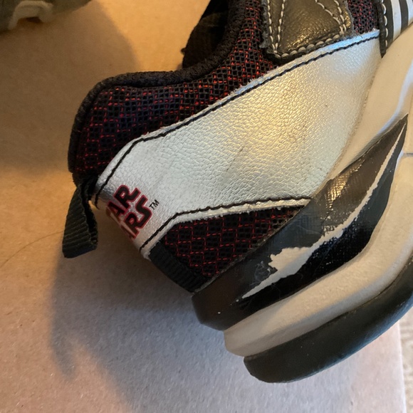 Sketchers STAR WARS Darth Vader runners - size 1Y - Picture 7 of 10